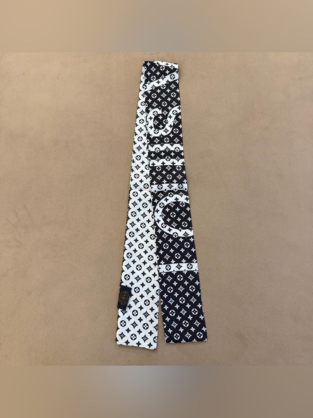 Chic Black & White Monogram Bandana Print Twilly Skinny Scarf - New (Longer) - Picture 4 of 8